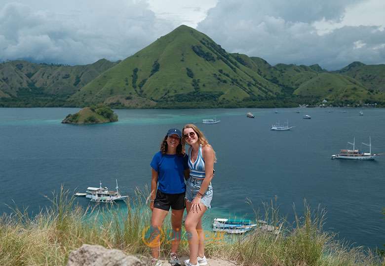 Kelor Island, a perfect white sand beach for relaxing